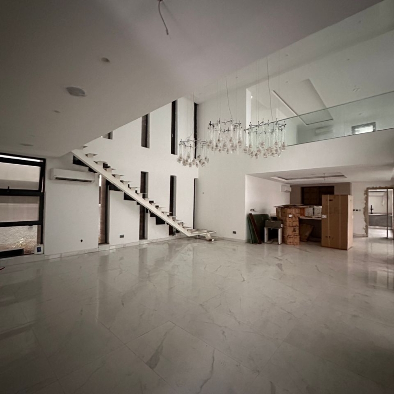 5 Bedroom Fully Detached